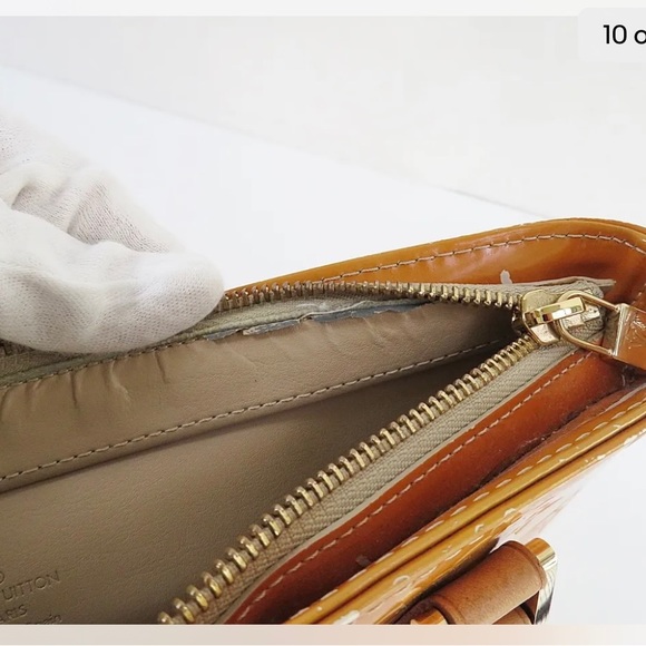 Retails $1600 - Authentic Louis Vuitton Houston Beige Vernis Tote Bag - Picture 10 of 14